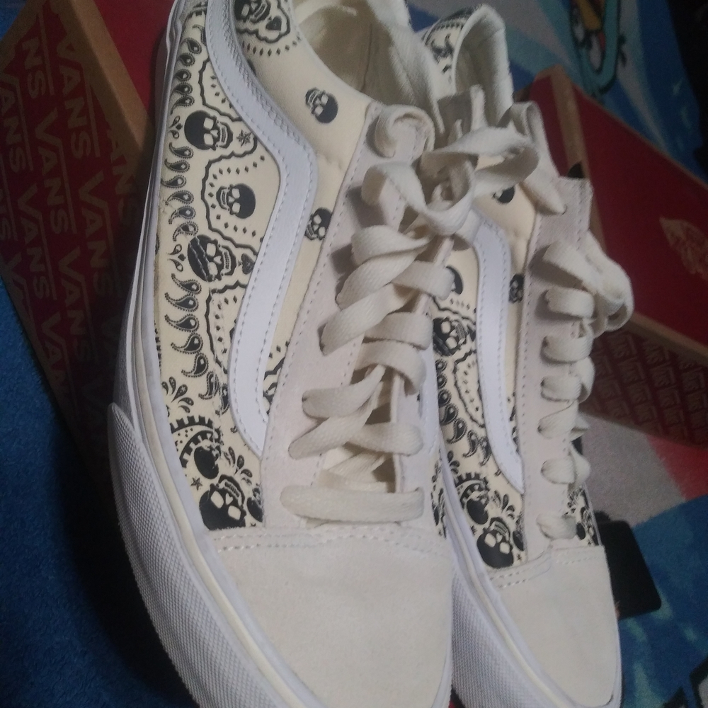 Vans Women's White and Black Skull Sneakers